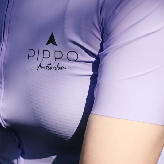 Professional Rennradtrikot fuer Damen | Laser Cut Armabschlüssen| Lila PIPPO Rennradtrikot für Damen, kurzärmeliges, eng anliegendes Radsporttrikot mit Laser-Cut-Armabschlüssen