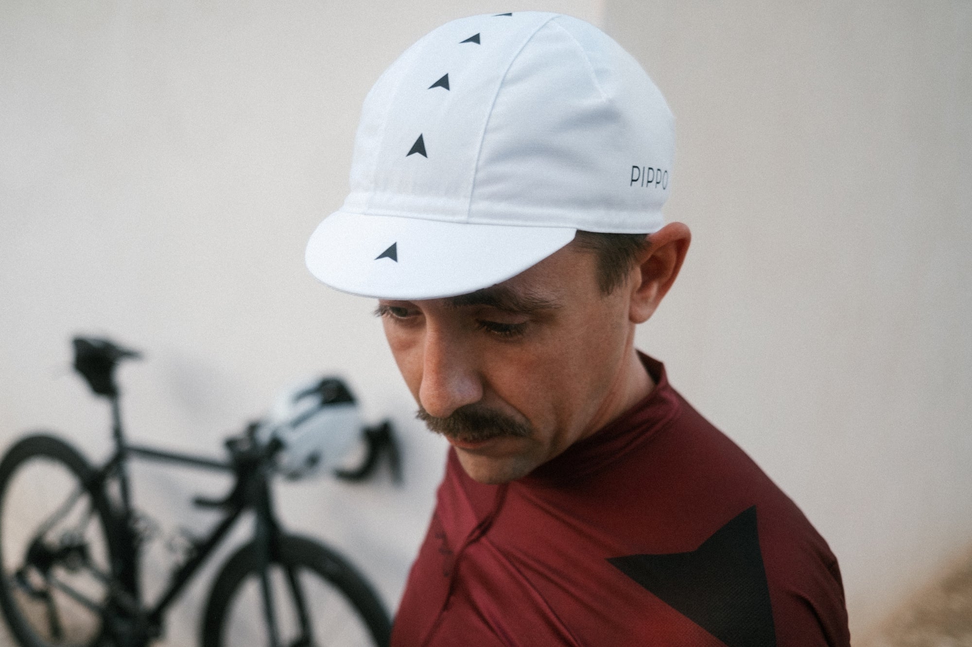 Redefine Rennrad Cap | antibakteriellem Schweißband|Weiße Cap mit antibakteriellem Schweißband.