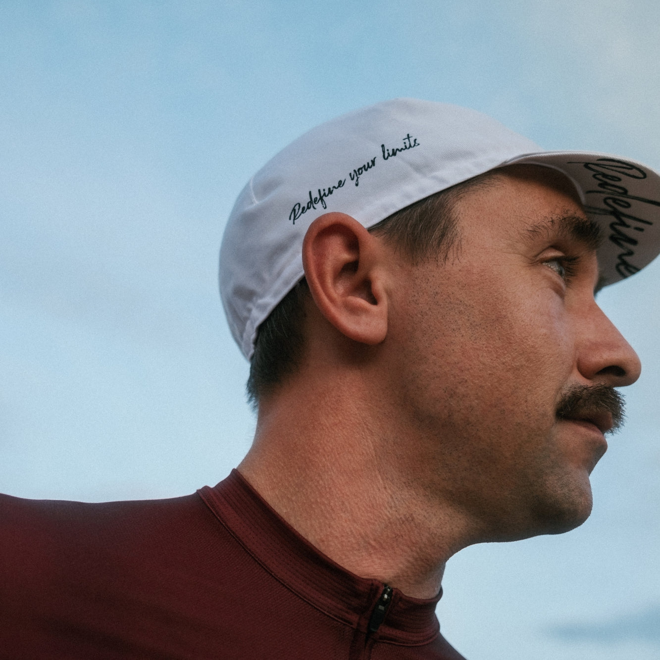 Redefine Rennrad Cap | Redefine your Limits Slogan| Weiße Rennrad Cap mit „Redefine your Limits“-Slogan