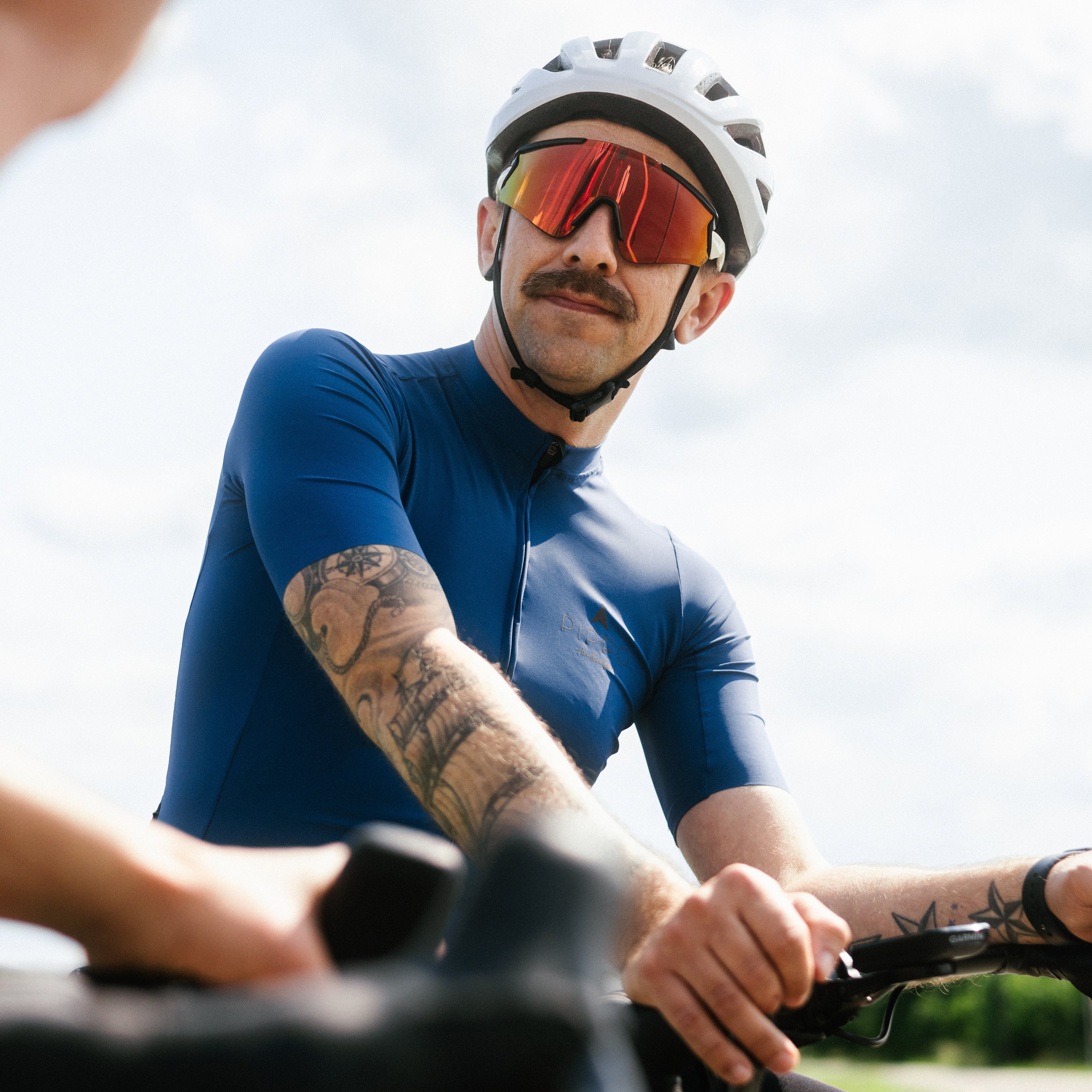 Professional Rennradtrikot für Herren | Clean Cut Ärmel |Clean-Cut-Ärmel sorgen für eine nahtfreie Passform und einen modernen, aerodynamischen Abschluss.