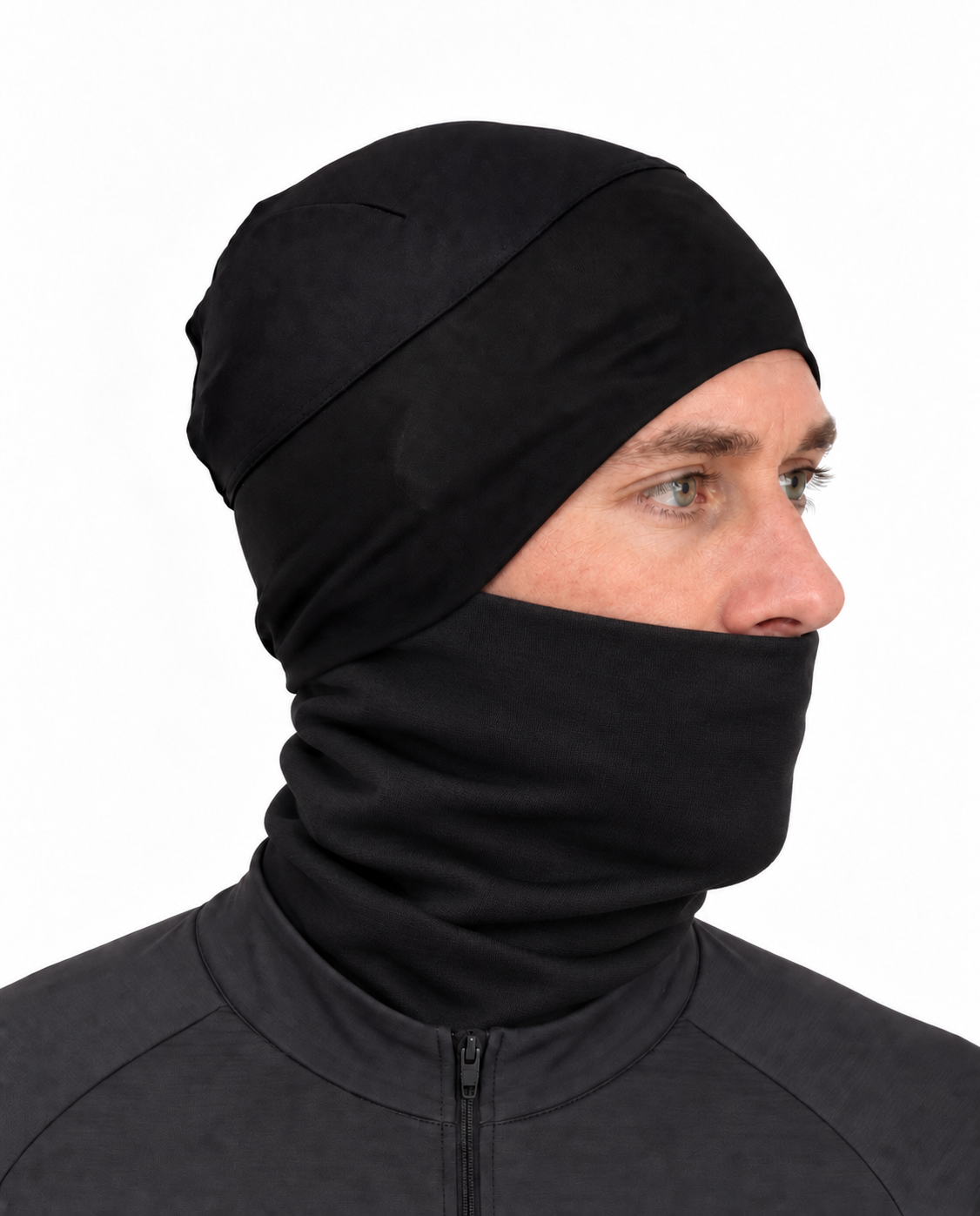Schwarzer PIPPO Neckwarmer, über Hals, Kinn und Mund getragen, in Seitenansicht