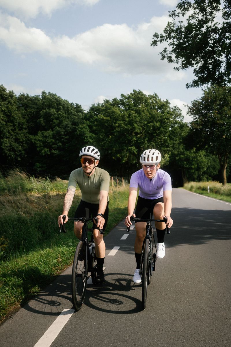 Professional cycling socks for road biking | UV Schutz |Hochwertiges Material aus Italien mit integriertem UV-Schutz bietet zuverlässige Performance bei intensiver Sonneneinstrahlung.