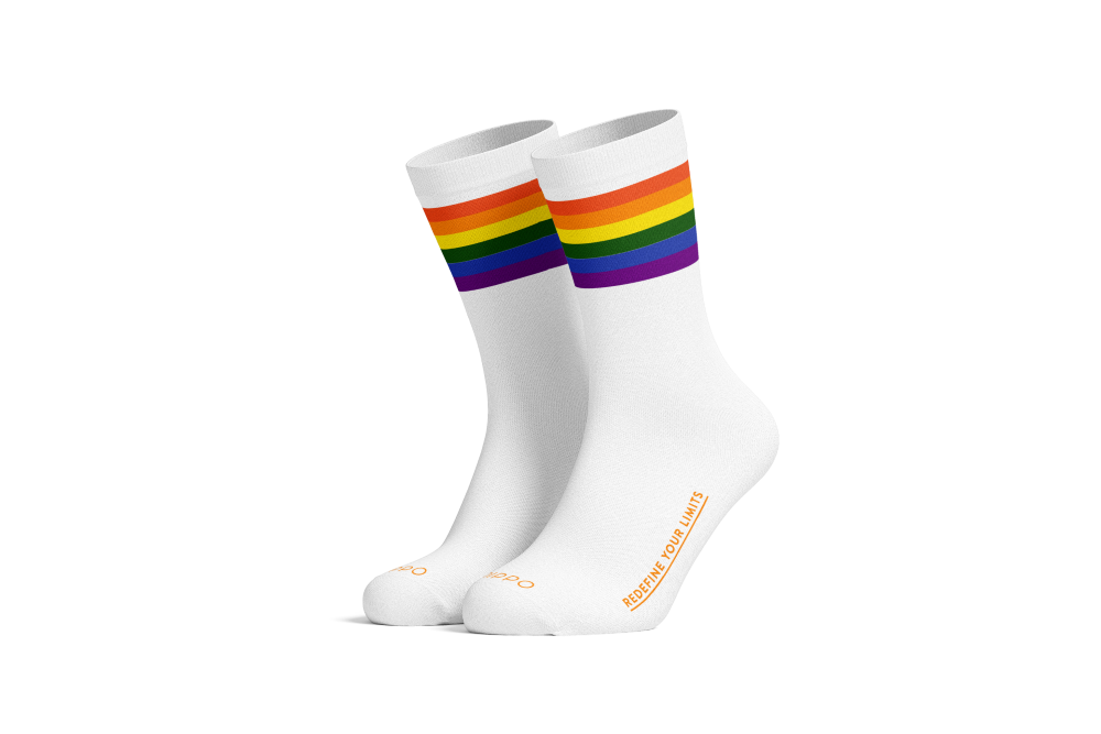 Professional cycling socks for road biking | Statement Socken| Pride-Rennradsocken mit Regenbogenstreifen und sportlichem, atmungsaktivem Material für leistungsorientiertes Radfahren