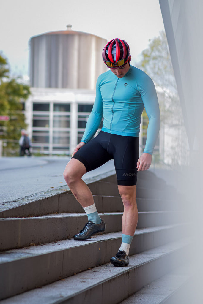Erleben Sie das ultimative Fahrgefühl mit unseren Merino-Rennradsocken, perfekt angepasst an Ihr Rennrad-Outfit