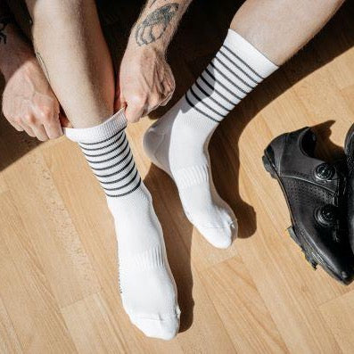 Streifen Socken angeozgen  am Menschen 